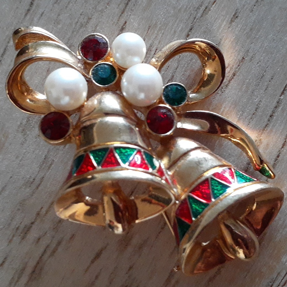 Swarovski Crystal Swan Stamped Holiday Brooch E129
